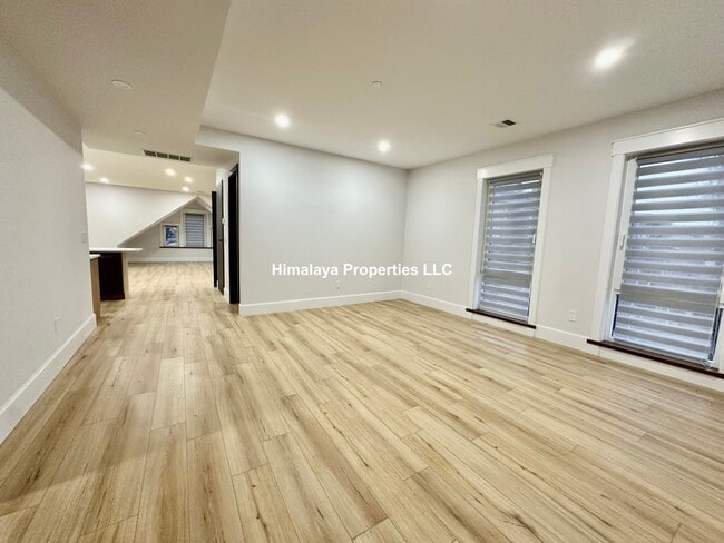 Building Photo - 100 Mt Pleasant Ave