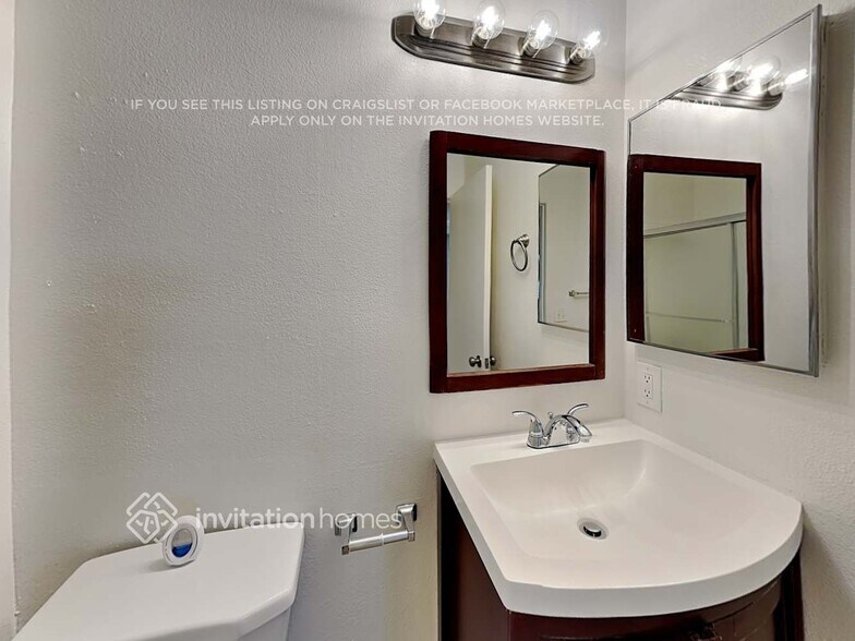 Building Photo - 9702 Forest Ave