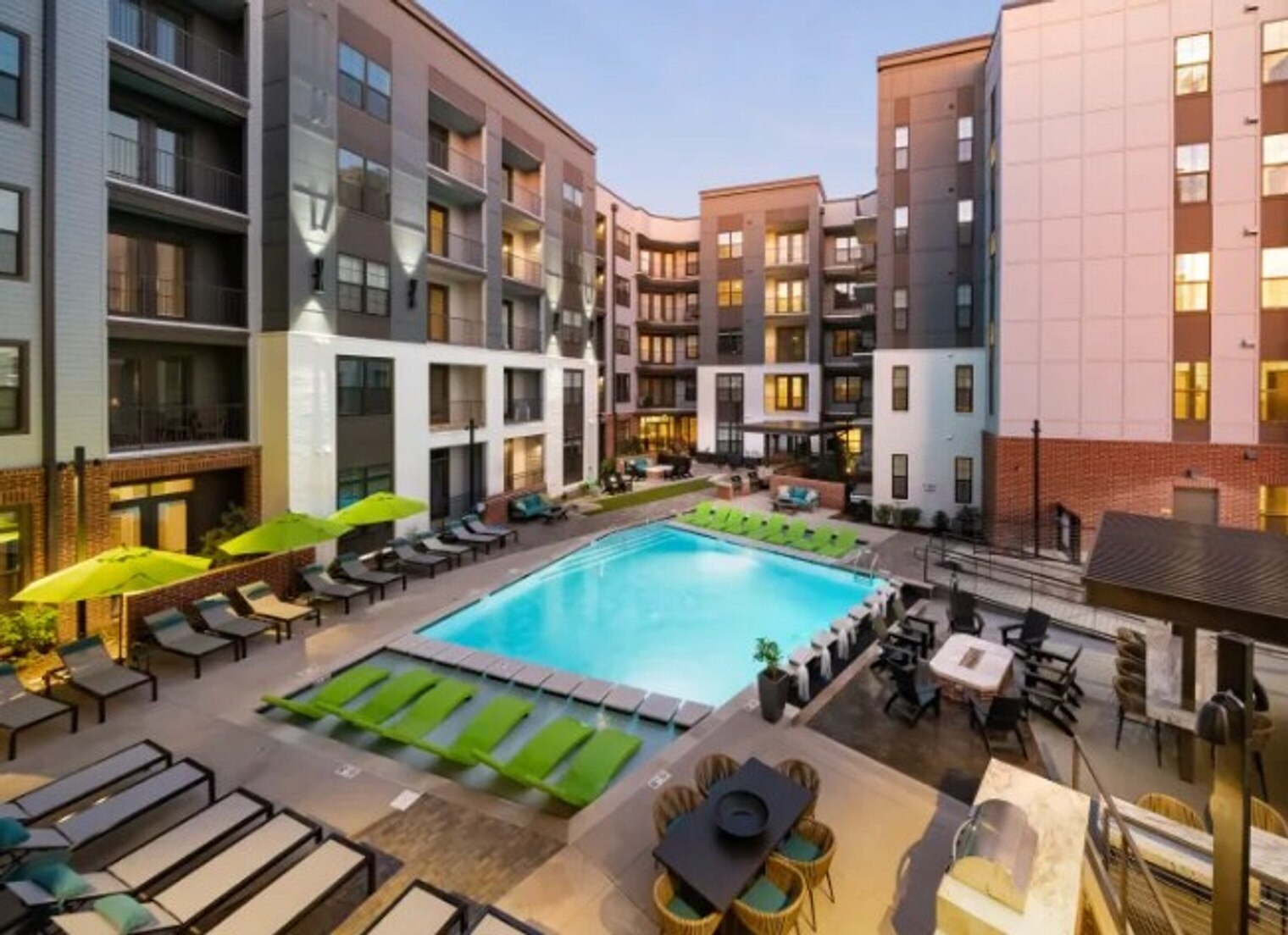 Building Photo - 2026 Clifton Ave