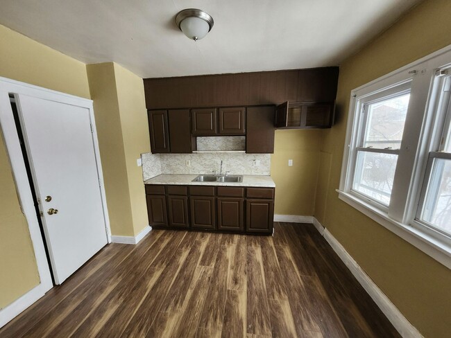 Building Photo - 2990 E 111th St