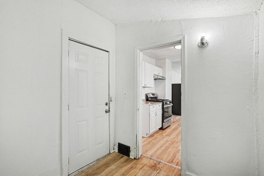 Building Photo - 5013 S Benton Ave