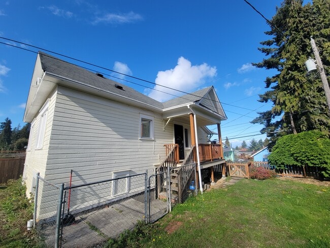 Building Photo - 211-212 W 13th St