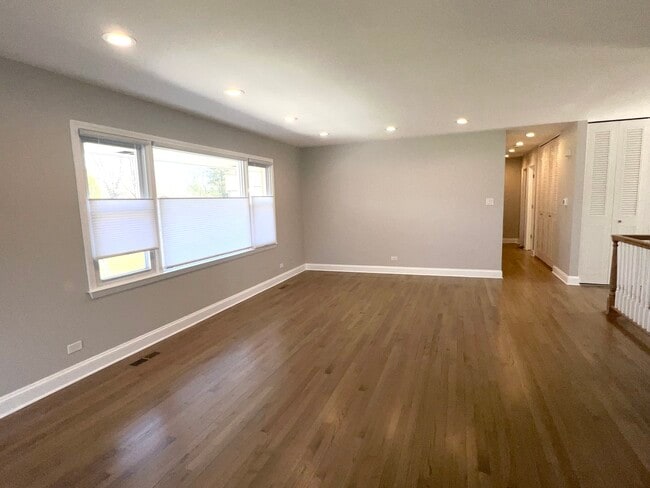 Building Photo - 15122 W Redwood Ln