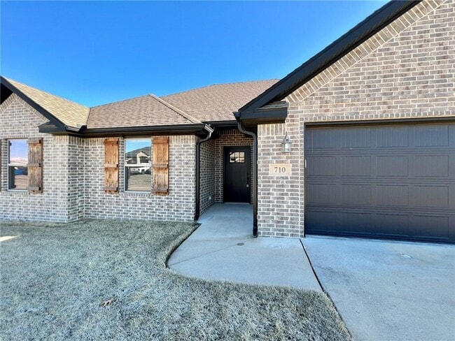 Building Photo - 710 Captain Hopkins St