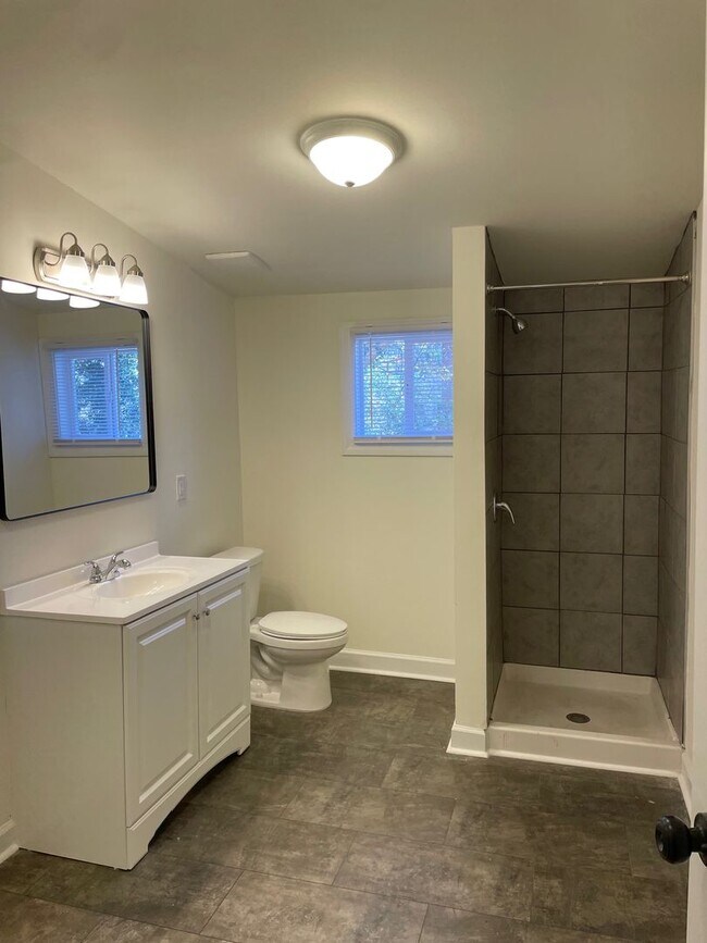 Building Photo - Newly Renovated 2-3 Bed, 1 bath home located in Randleman!!