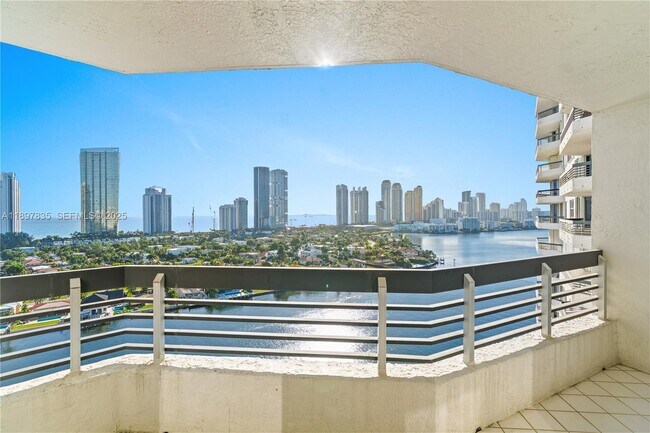 Building Photo - 19101 NE 36th Pl