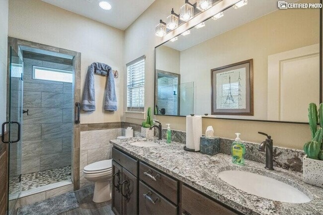 Building Photo - 505 Heron Dr