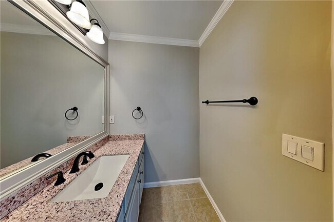 Building Photo - 158 Oak Grove Pl