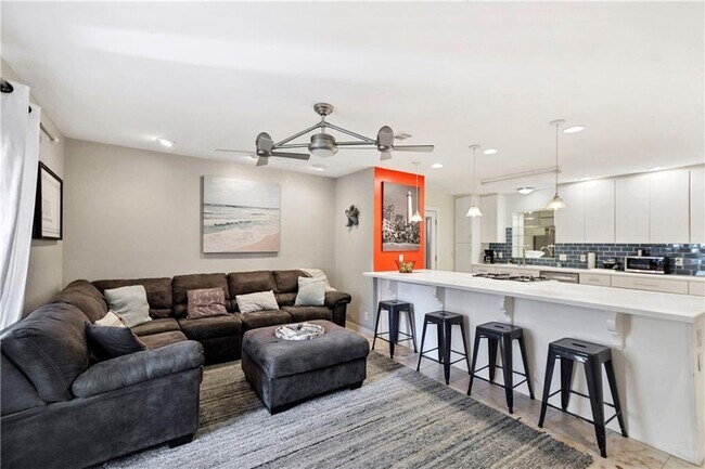 Building Photo - 900 Mallery St