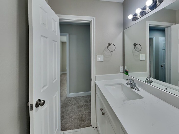 Building Photo - 7726-7712 12 Fairway Ln