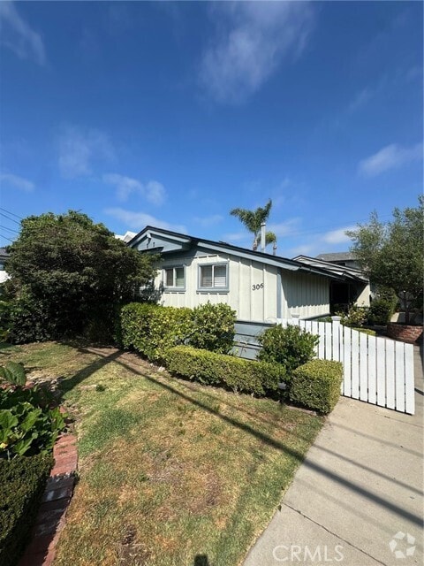 Building Photo - 306 Dahlia Pl