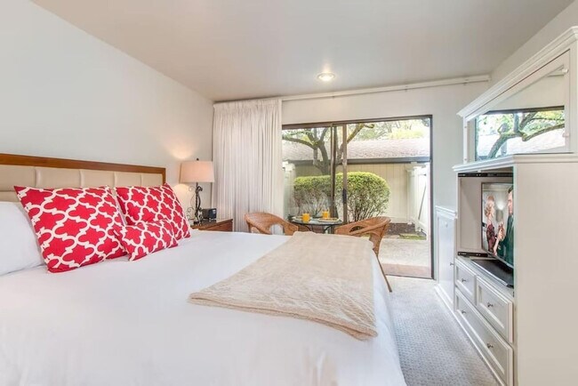 Building Photo - 668 Cottage Dr