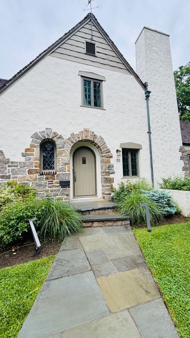 Building Photo - Elegant 3 Bedroom Tudor with Flexible Living Space