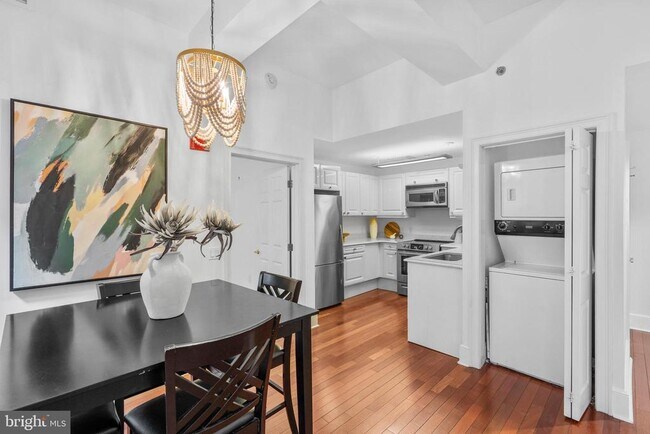 Building Photo - 1500 Chestnut St