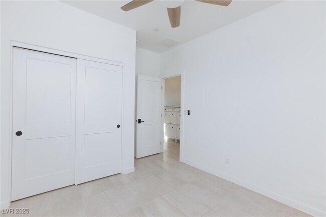 Building Photo - 836 Carlon Hls Ave