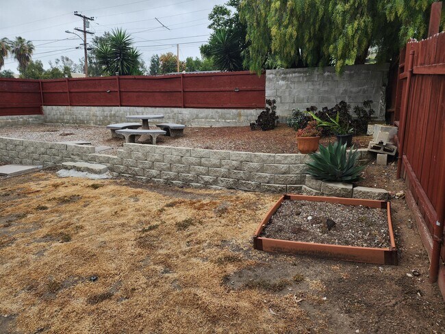 Building Photo - 9456 Slope St