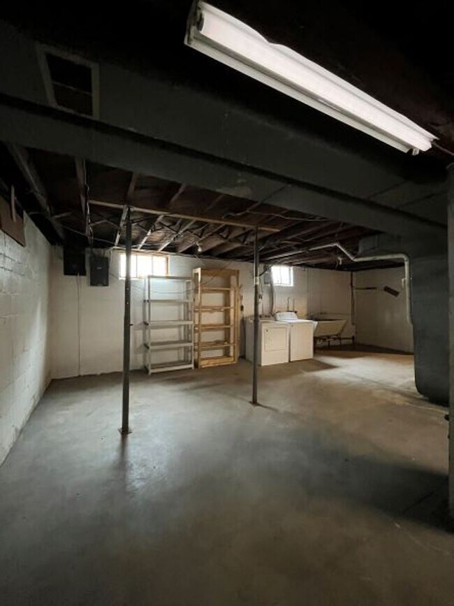 Building Photo - 820 Salem St