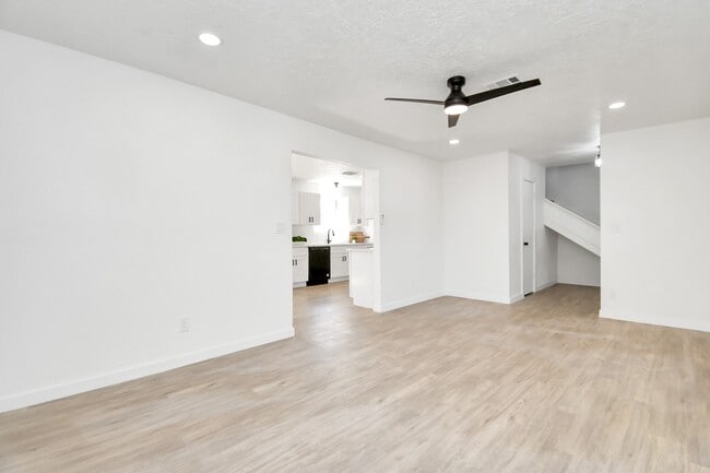 Building Photo - 9912 Cardinal St