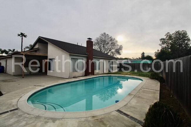 Building Photo - 1553 Palomar Dr