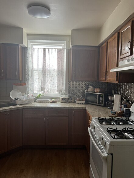 Building Photo - 52 Marlborough Ave