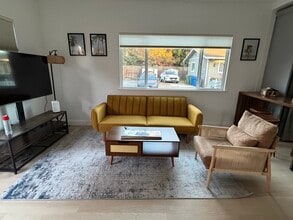 Building Photo - 1053 Brommer St