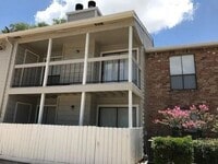 Building Photo - 17331 Red Oak Dr