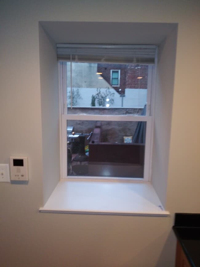 Building Photo - 733 Carpenter St