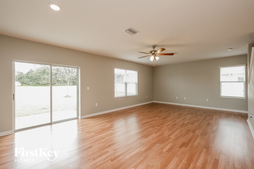 Building Photo - 36146 Carriage Pine Ct