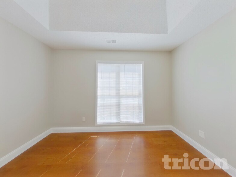 Building Photo - 323 Dexter Pl