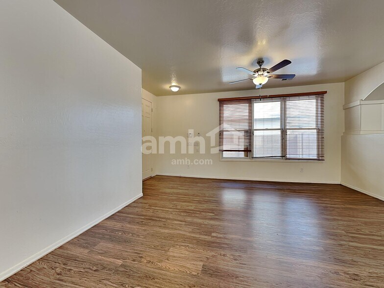 Building Photo - 18139 W Smokey Dr