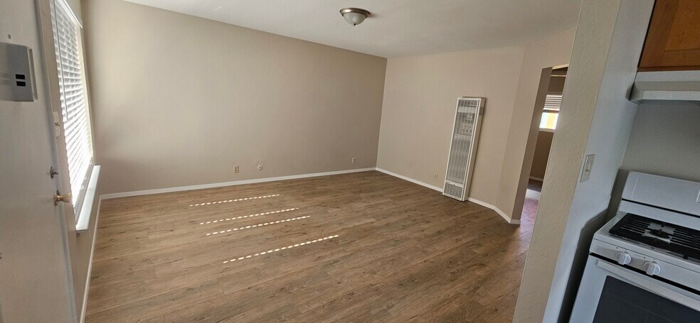 Building Photo - 2925 Dohr St