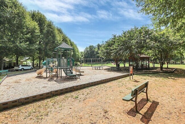 Building Photo - Charming 3BD/2.5BA Home in Crosswinds Community!