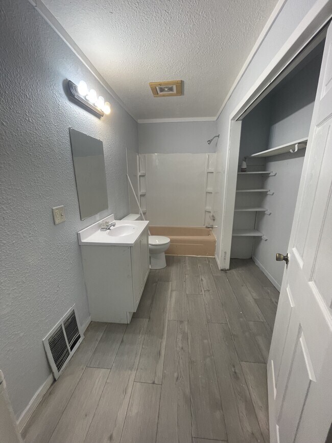 Building Photo - 1131 S 13th St