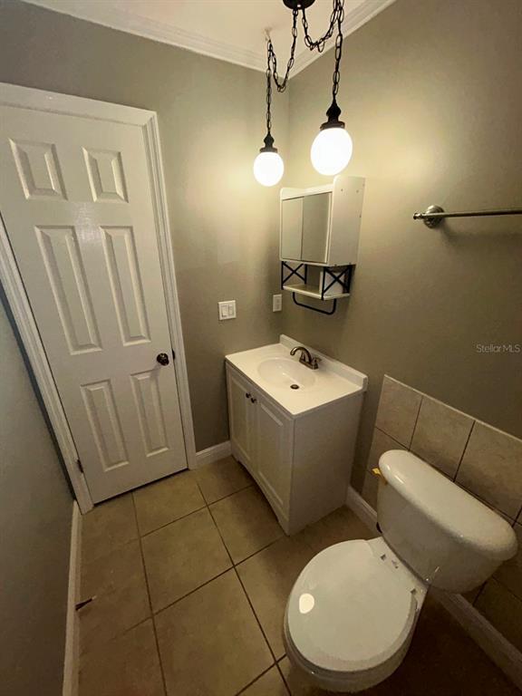 Building Photo - 6525 Manila Palm Way