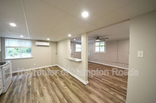 Building Photo - 1303 Tallwood St