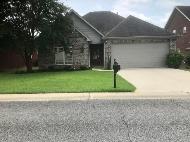 Primary Photo - 711 Greenbriar Dr
