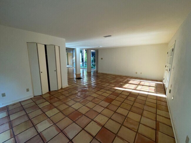 Building Photo - Mid-Century Modern Oasis on 5+ Acres – Pri...