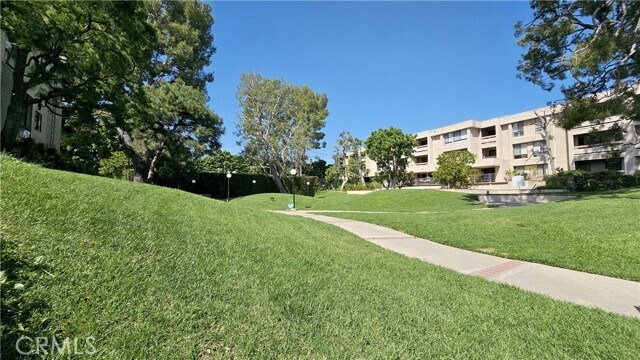 Building Photo - 15215 Magnolia Blvd