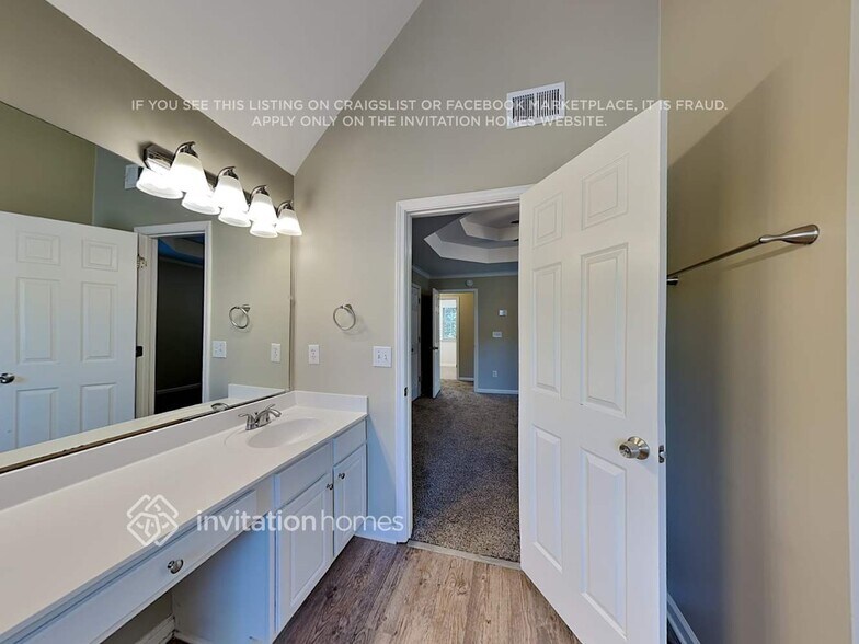 Building Photo - 2696 Summerbrooke Dr