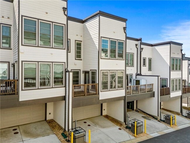 Building Photo - 552 Ember Ln NW