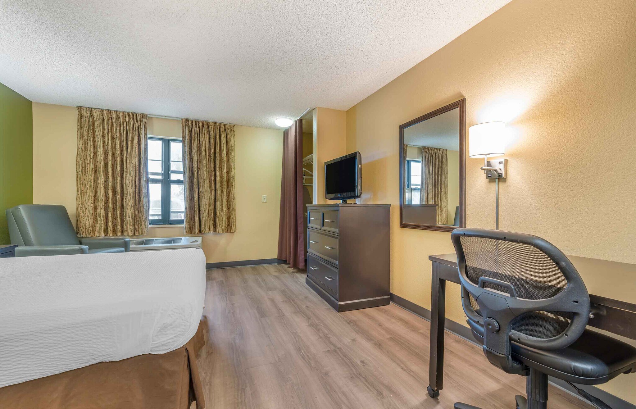 Building Photo - Furnished Studio-Temecula - Wine Country