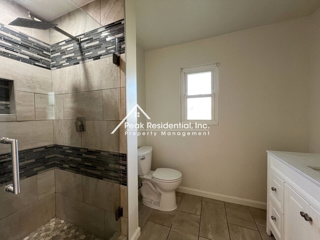 Building Photo - Updated 3bd/2ba Foothill Farms Home