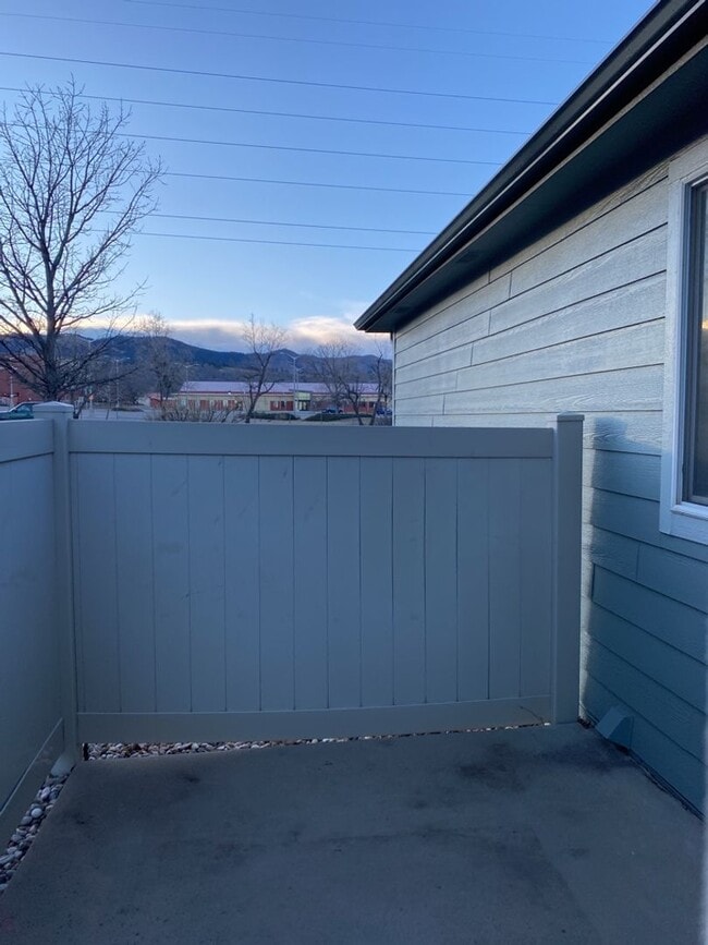 Building Photo - 3 Bed, 2 Bath Duplex in West Fort Collins close to Foothills