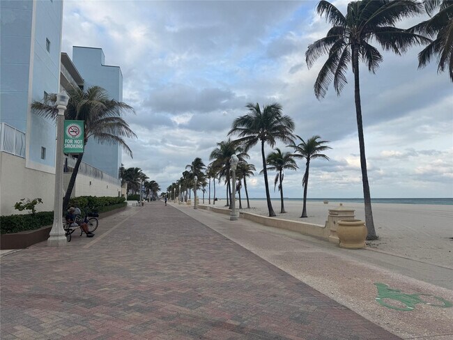 Building Photo - 323 Monroe St