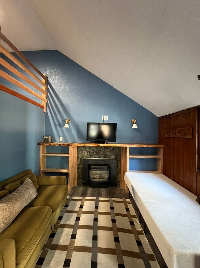 Building Photo - 1081 Craig Ave