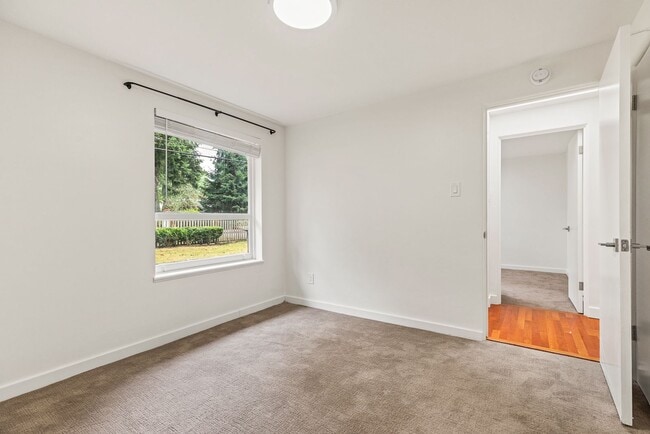 Building Photo - 3 bedroom 1.75 bath House