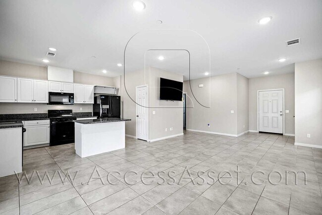 Building Photo - Partially furnished 4 Bed/2 Bath Plus a Bo...