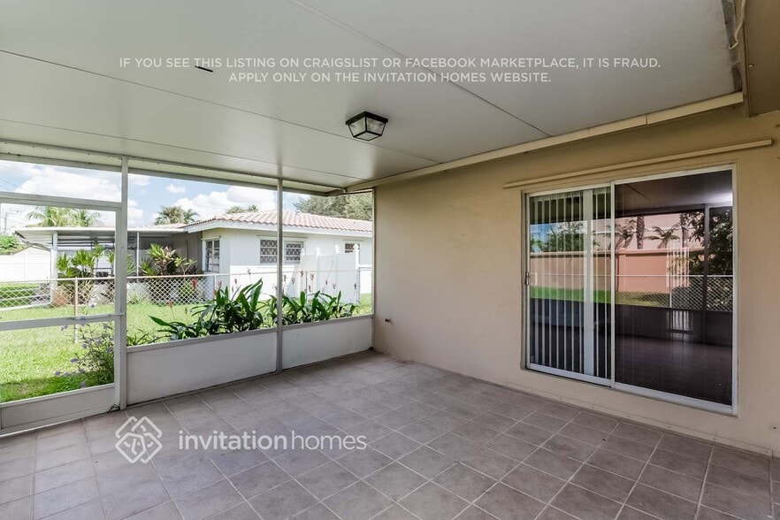 Building Photo - 206 S 57th Way