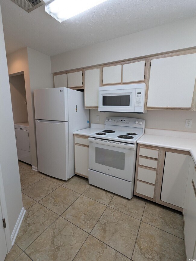 Building Photo - 627 Waterway Village Blvd