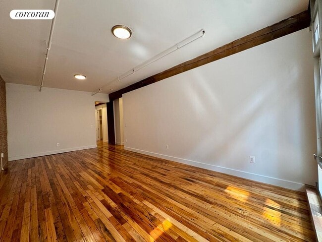 Building Photo - 275 Conover St